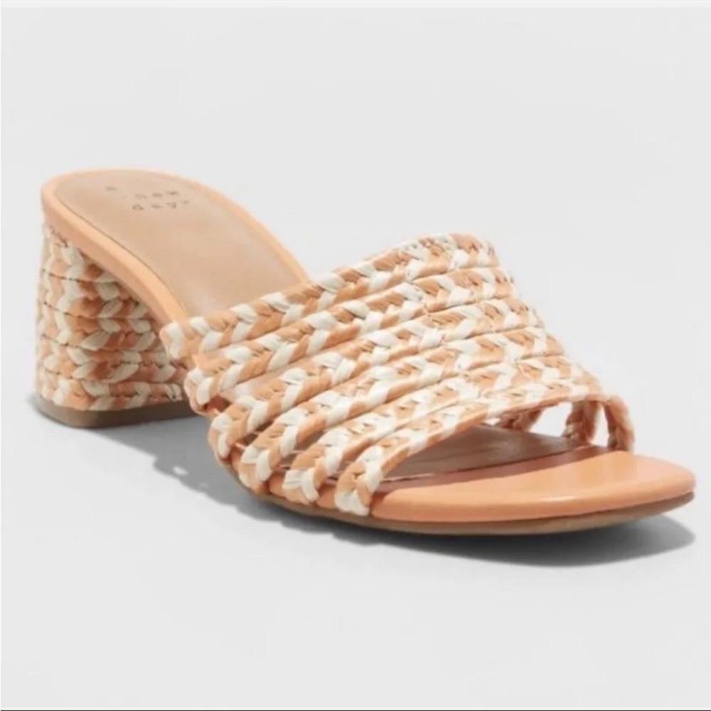 Women’s Size 10 Universal Thread Rachel Mule Heels/Sandals